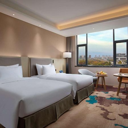Hotel Ramada Wyndham Zhengzhou Xinzheng Xinzheng  Exterior foto
